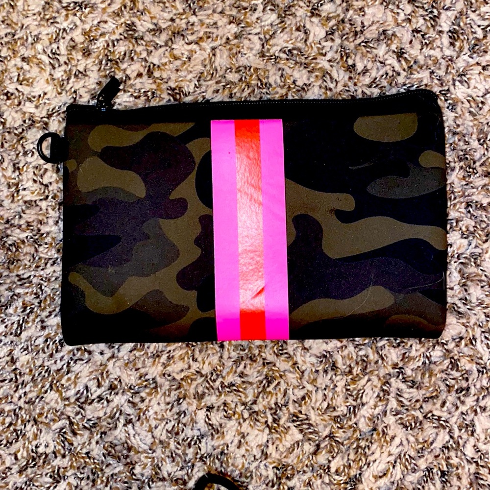 Haute shore wristlet/wallet